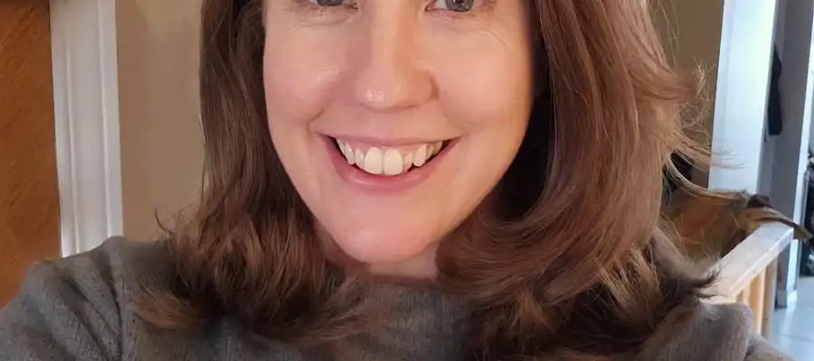 Róisín Dunsby —  City of Hamilton Wedding Officiant