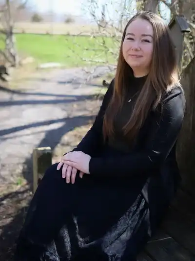 Brianna Hand β Cobourg Wedding Officiant